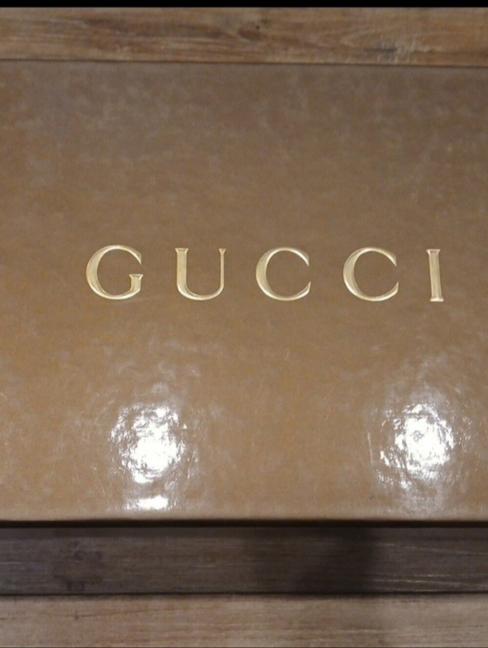 Gucci White Leather Strappy Thong Sandals with Gold Accent - Picture 5 of 7